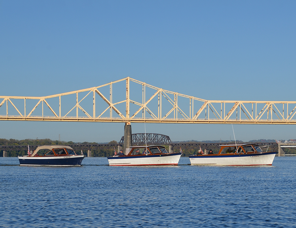 Riverboat picture